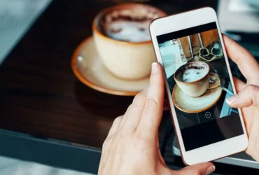 Suasana tenang di pagi hari, menandai awal percakapan sederhana tentang krisis iklim dan masa depan bumi.