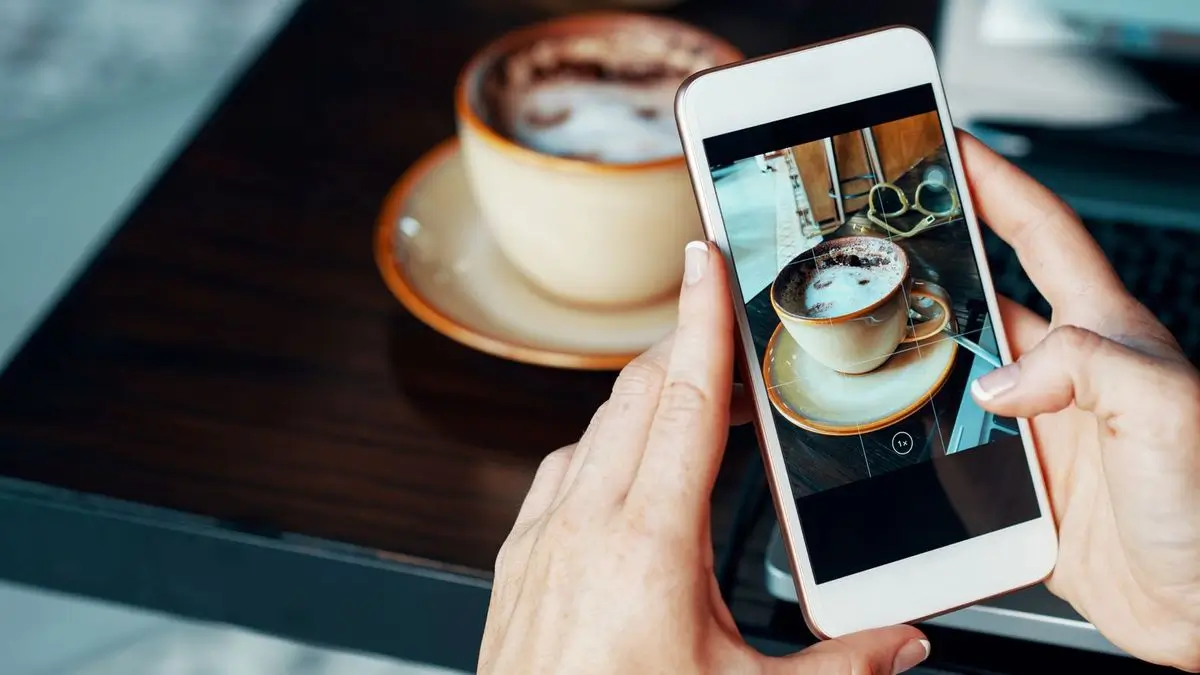 Suasana tenang di pagi hari, menandai awal percakapan sederhana tentang krisis iklim dan masa depan bumi.