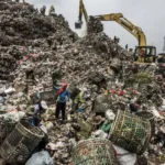 Gunungan sampah di TPA Indonesia menunjukkan krisis sampah dan keterbatasan tempat pemrosesan akhir.