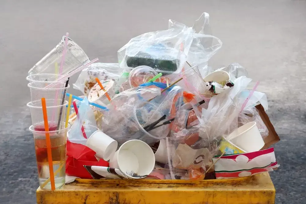 cara mengurangi sampah plastik sekali pakai